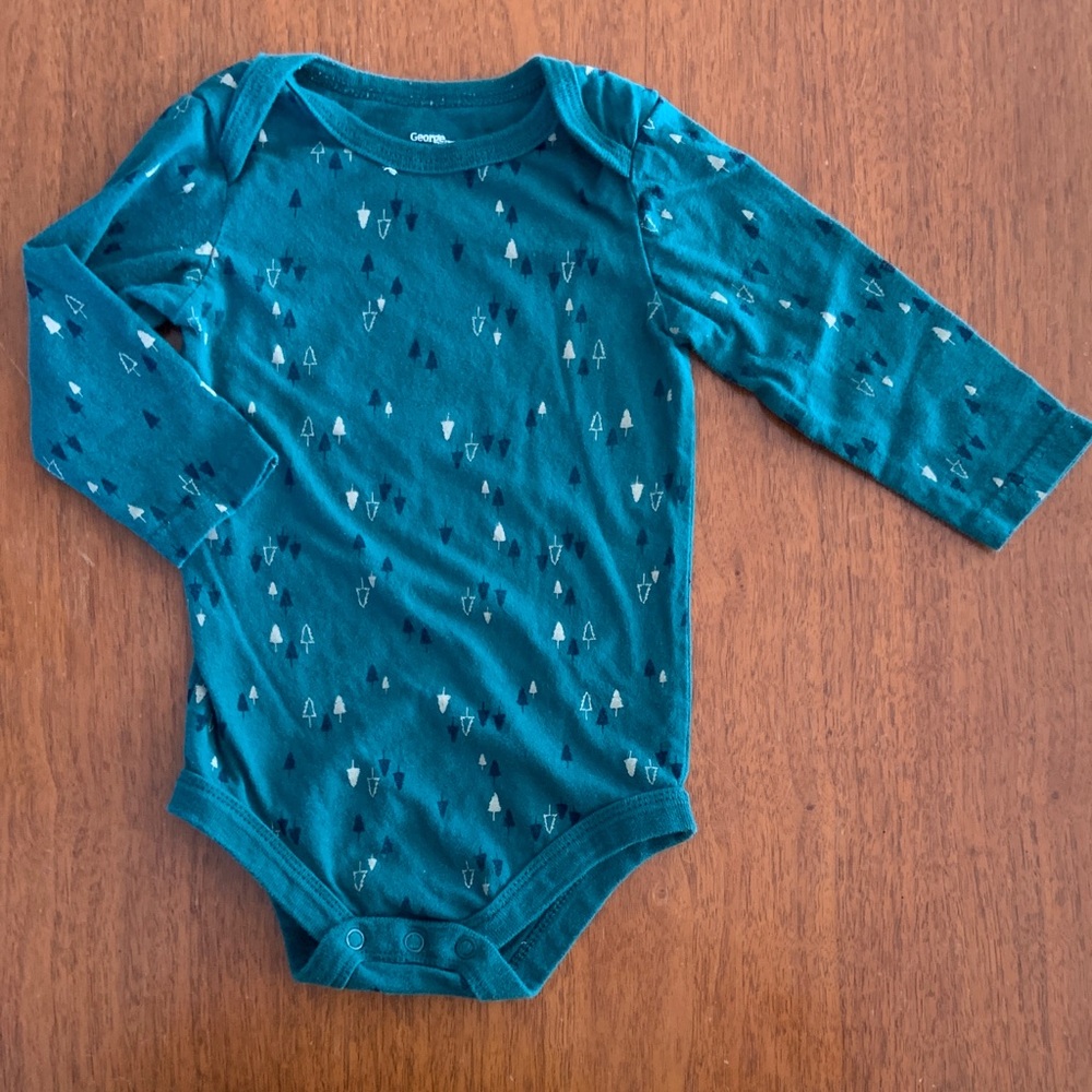 🍓3/$10 George Green Long Sleeve Bodysuit with Tree Pattern size 6-12m